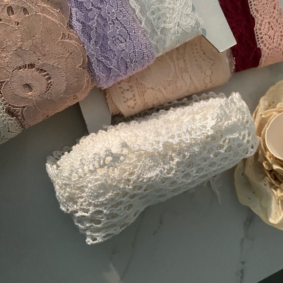 Lace Lot for sewing and crafts - Picture 5 of 9